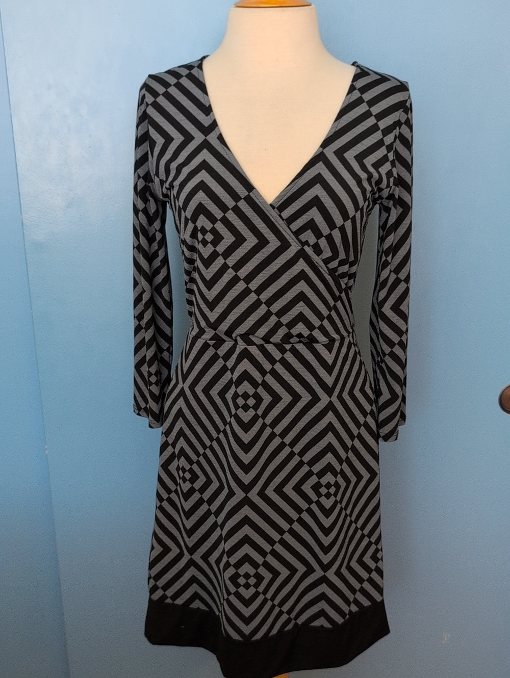 41 Hawthorn Jovan Wrap Style Dress Black Gray Geometric Pattern Size M